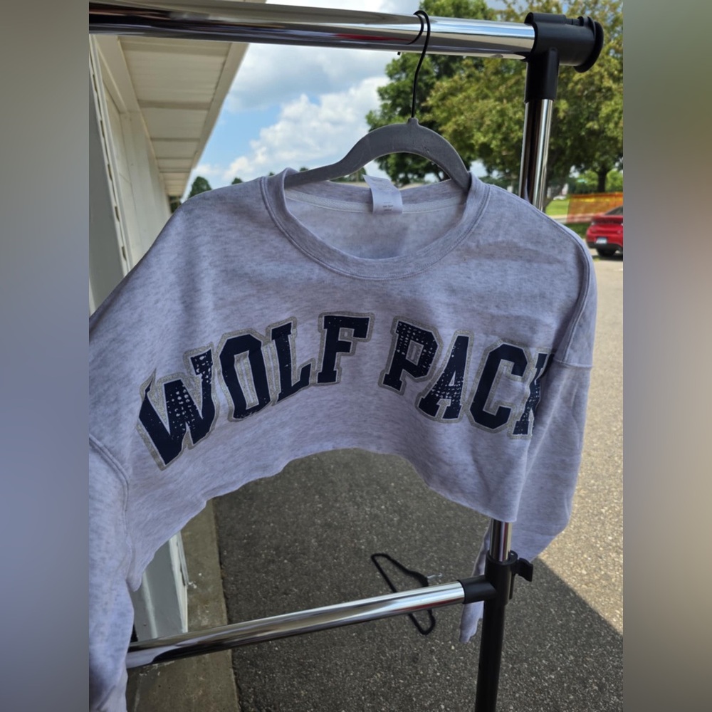Gray Wolf Pack Cropped Cut-off Sweatshirt